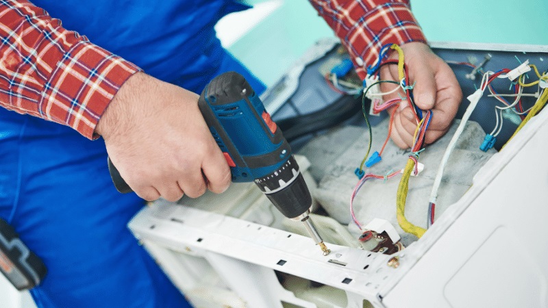 Güdül İndesit İndesit çamaşır makinesi kart tamiri – Su almama arızası orijinal parça ile giderildi. - Teknik servis örneği